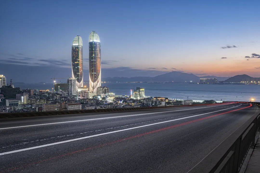 的确,元宇宙很有潜力成为移动互联网的下一站,理论上应该覆盖到更多产业,而不是少数人的狂欢。但问题在于,该如何调动起全社会对元宇宙的参与积极性,让产业资本、创投团队和消费者共同加入元宇宙的掘金之旅? /news/20220726-1-m/4111.jpg