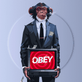 艺术家 Josie Bellini 展示了 CyberBrokers,这是一个首创的艺术收藏品生态系统,以 10,001 个独特的链上 CyberBroker NFT 为中心。 /nfts/cyberbrokers/cyberbrokers.png